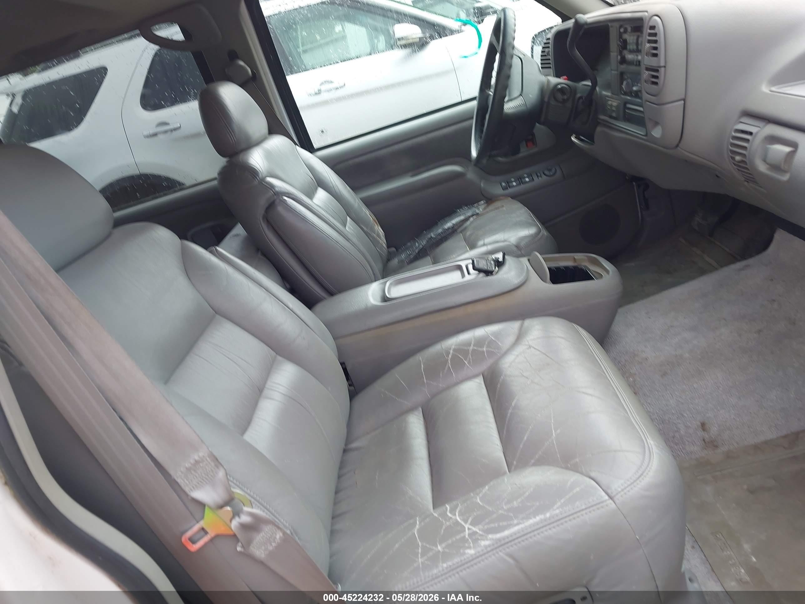 1996 Chevrolet Suburban K1500 White vin: 3GNFK16R8TG127182
