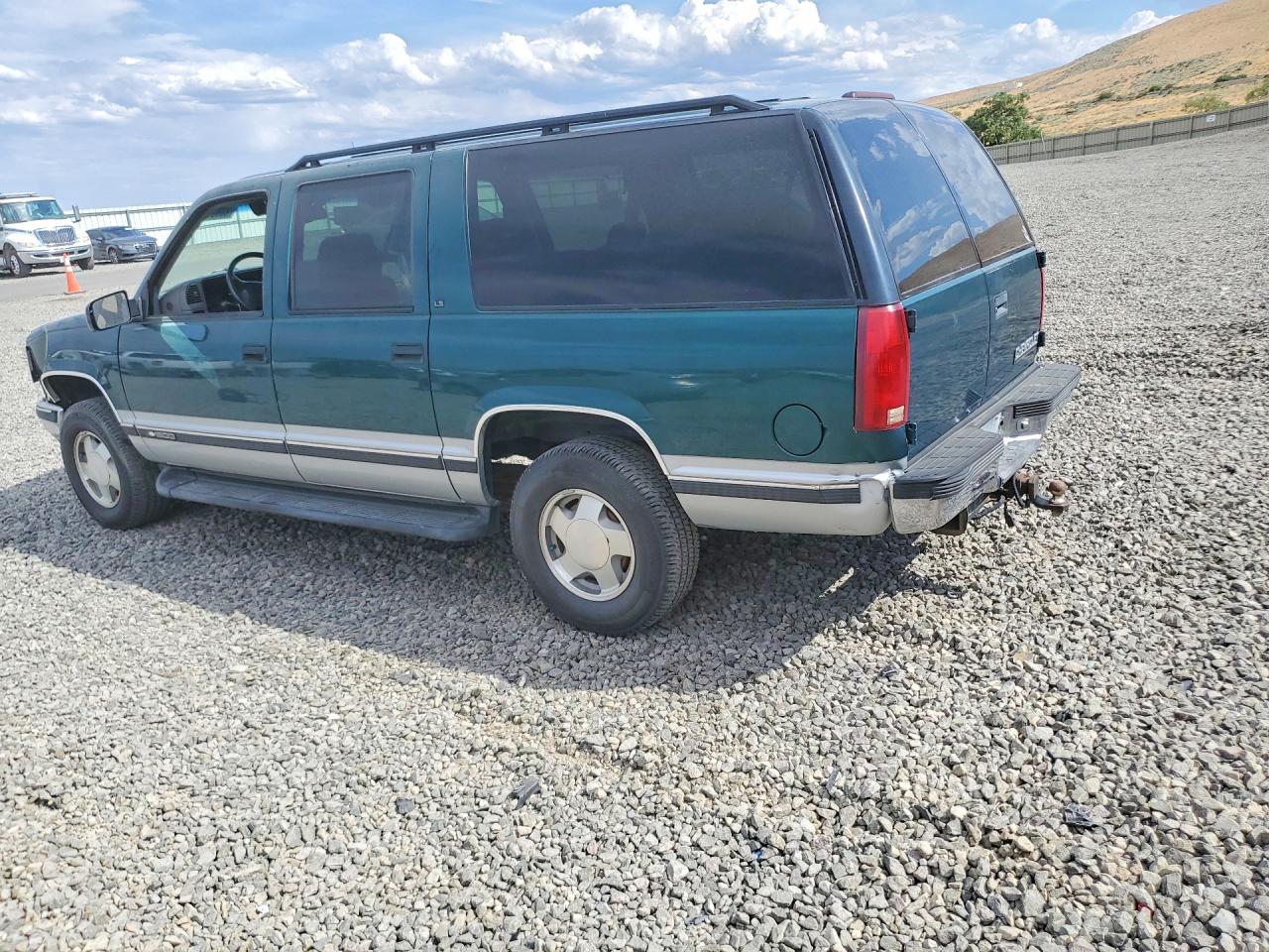 1997 Chevrolet Suburban K1500 Green vin: 3GNFK16R8VG117402