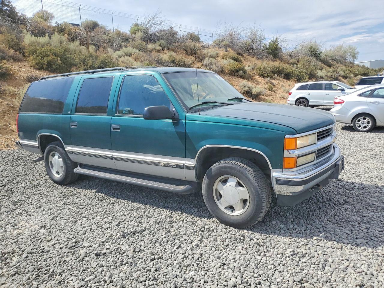 1997 Chevrolet Suburban K1500 Green vin: 3GNFK16R8VG117402