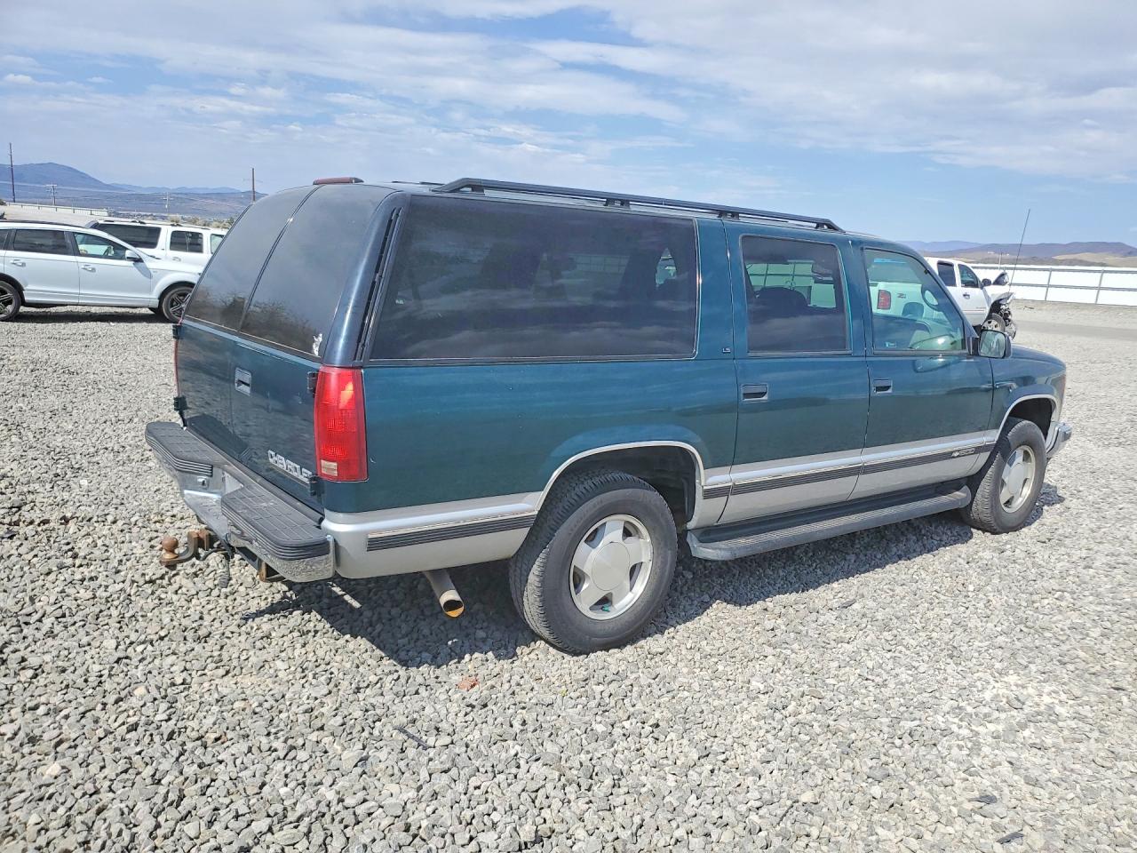 1997 Chevrolet Suburban K1500 Green vin: 3GNFK16R8VG117402