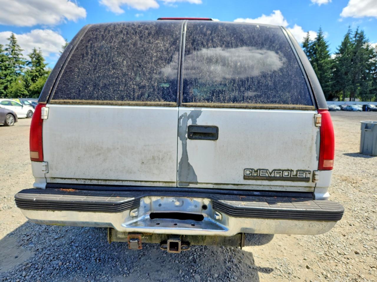 1999 Chevrolet Suburban K1500 White vin: 3GNFK16R8XG127205