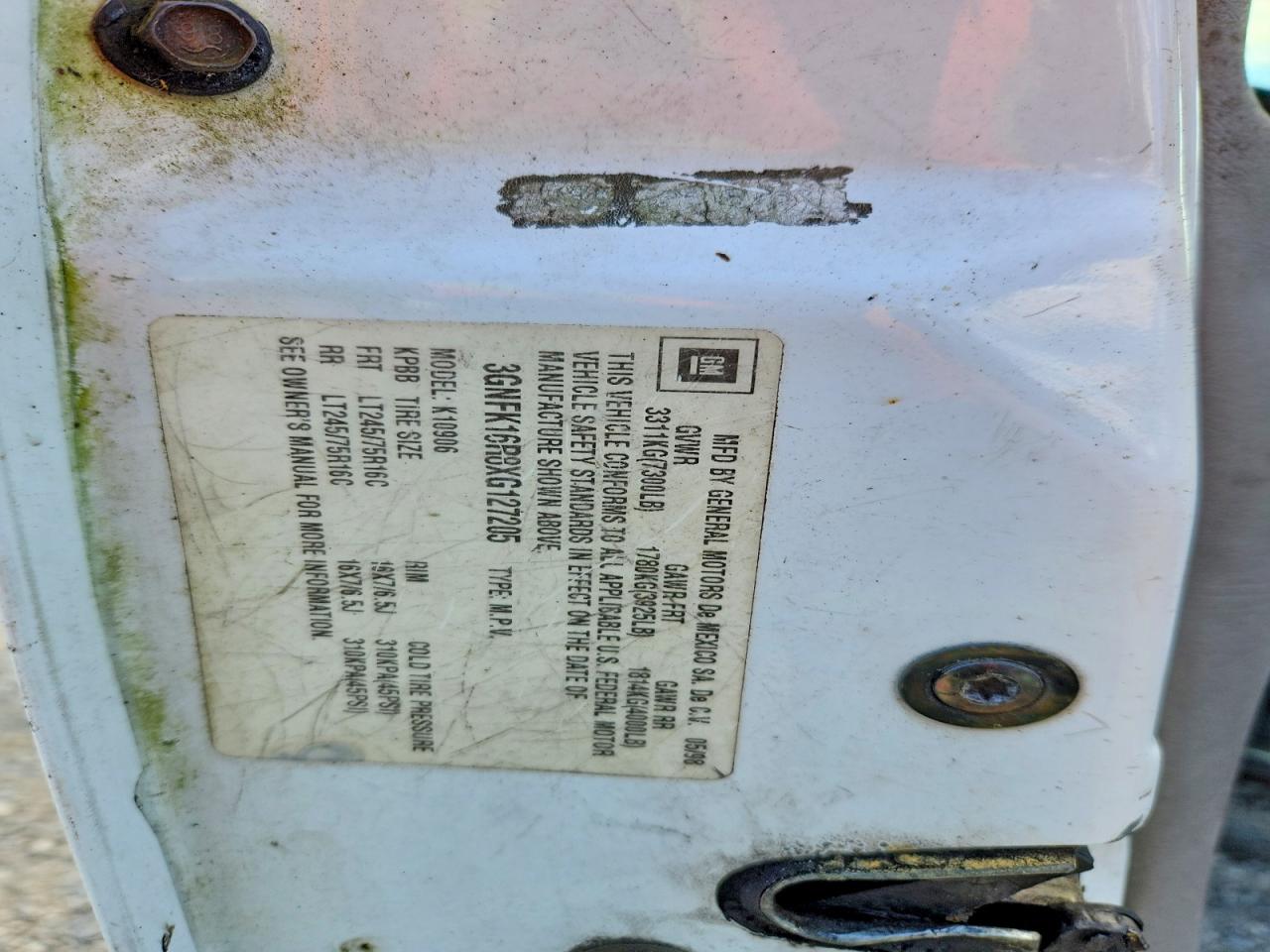 1999 Chevrolet Suburban K1500 White vin: 3GNFK16R8XG127205