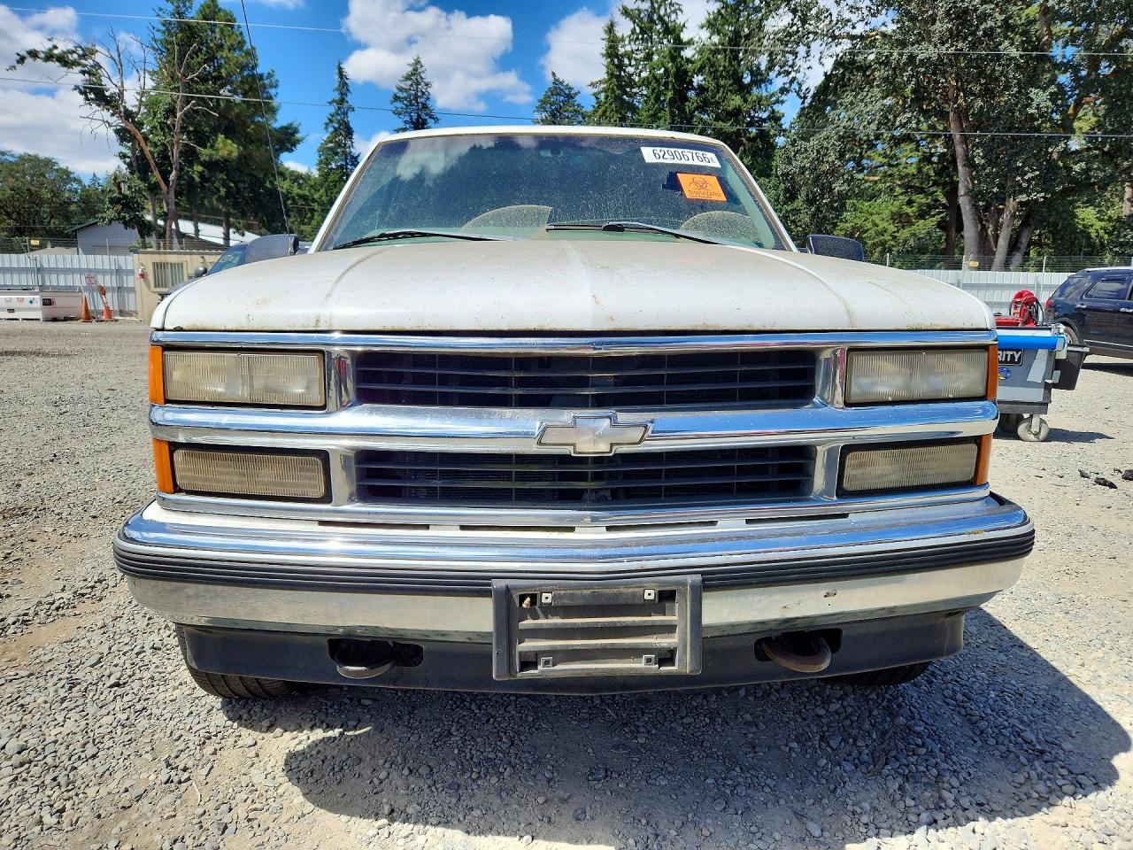 1999 Chevrolet Suburban K1500 White vin: 3GNFK16R8XG127205
