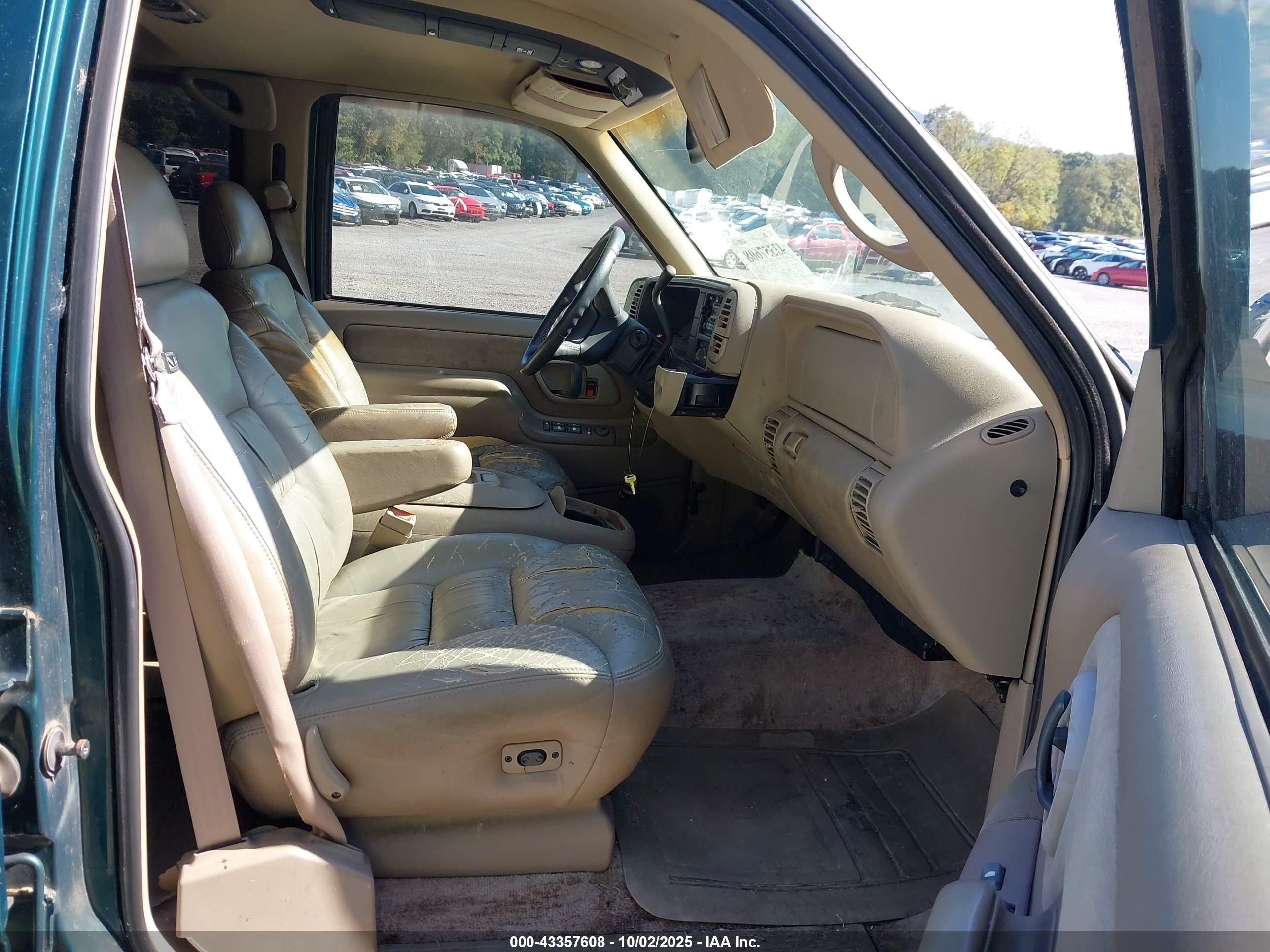 1998 Chevrolet Suburban 1500   Green vin: 3GNFK16R9WG139863