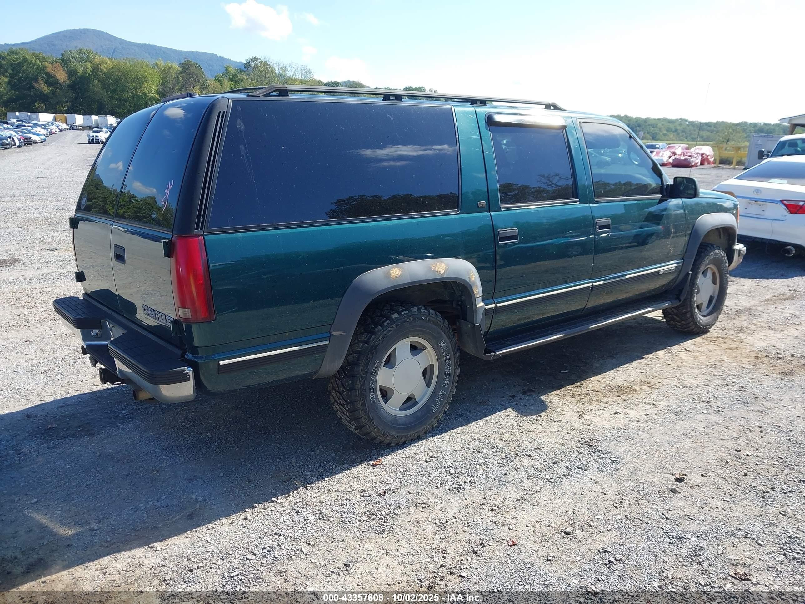 1998 Chevrolet Suburban 1500   Green vin: 3GNFK16R9WG139863