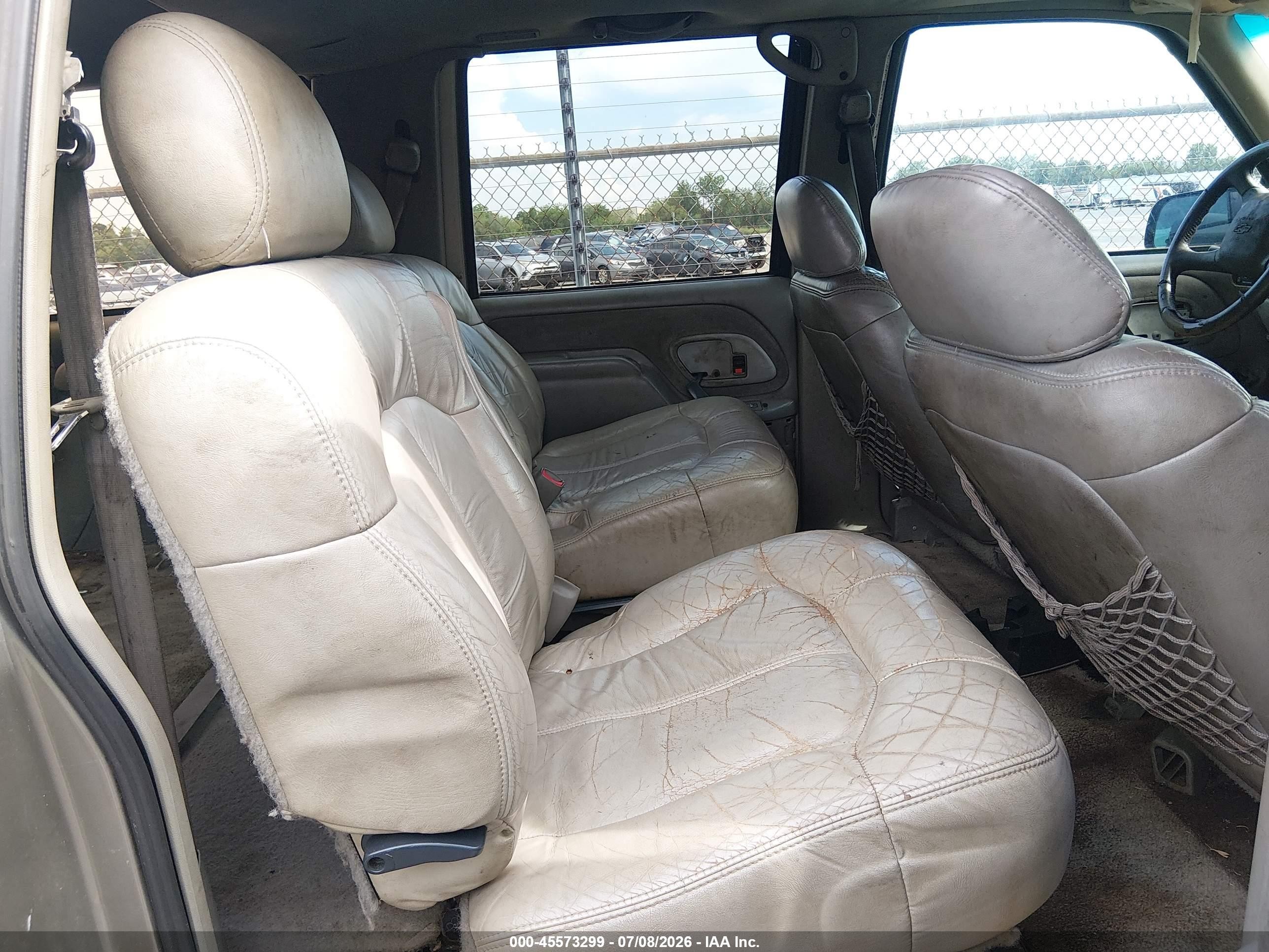 1999 Chevrolet Suburban Lt Beige vin: 3GNFK16R9XG146183