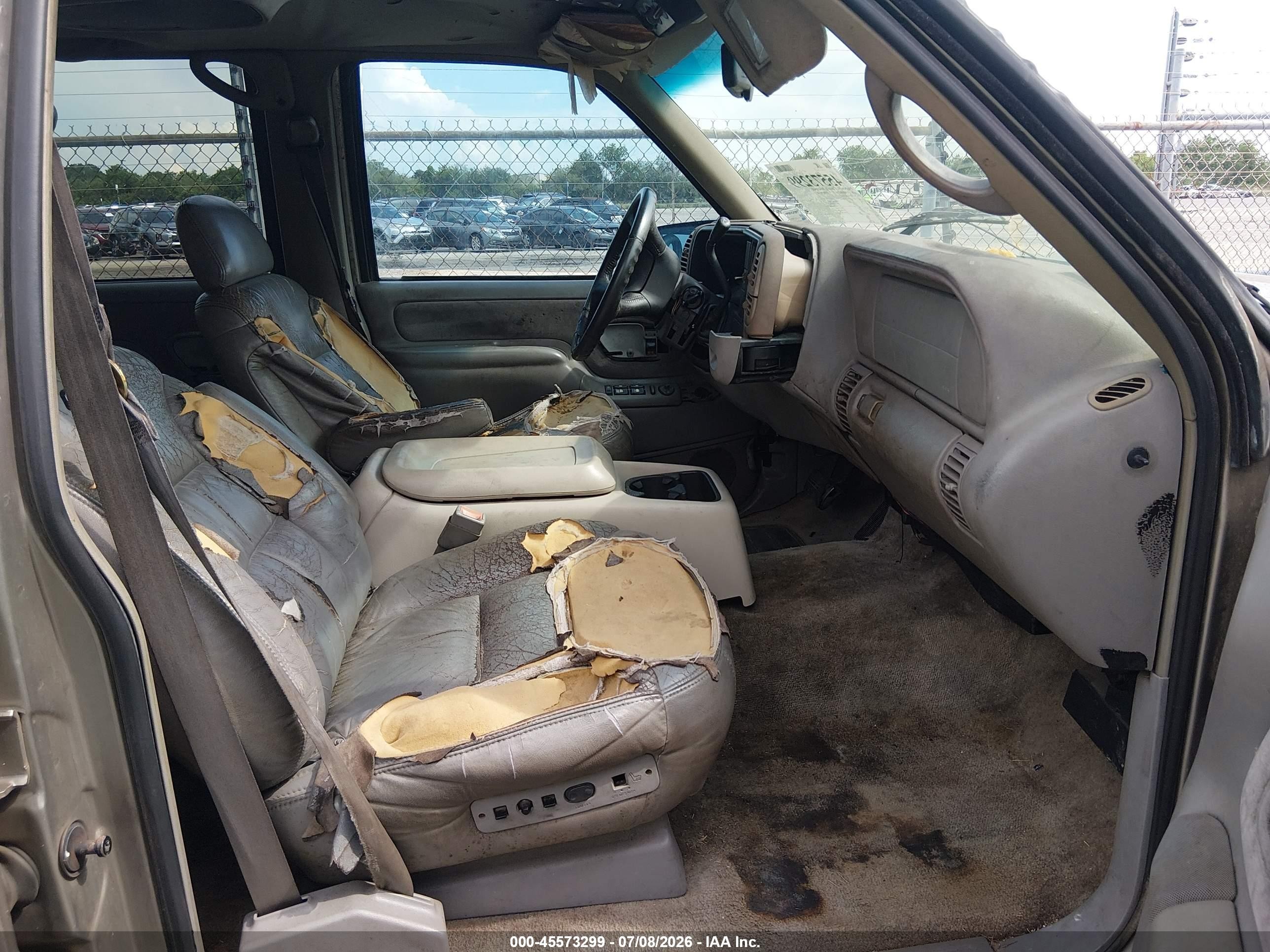 1999 Chevrolet Suburban Lt Beige vin: 3GNFK16R9XG146183
