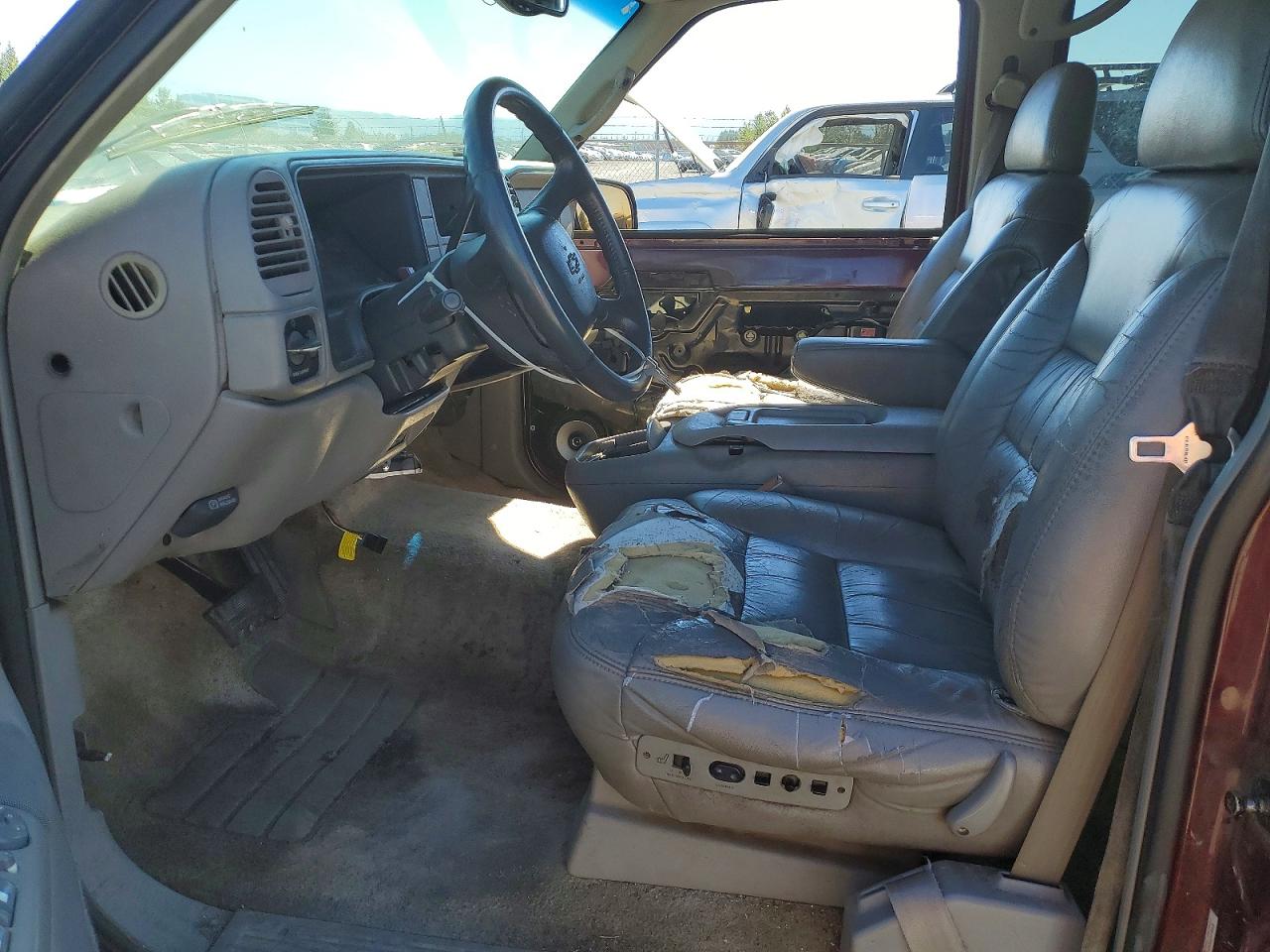 1999 Chevrolet Suburban K1500 Темно-бордовый vin: 3GNFK16R9XG194038