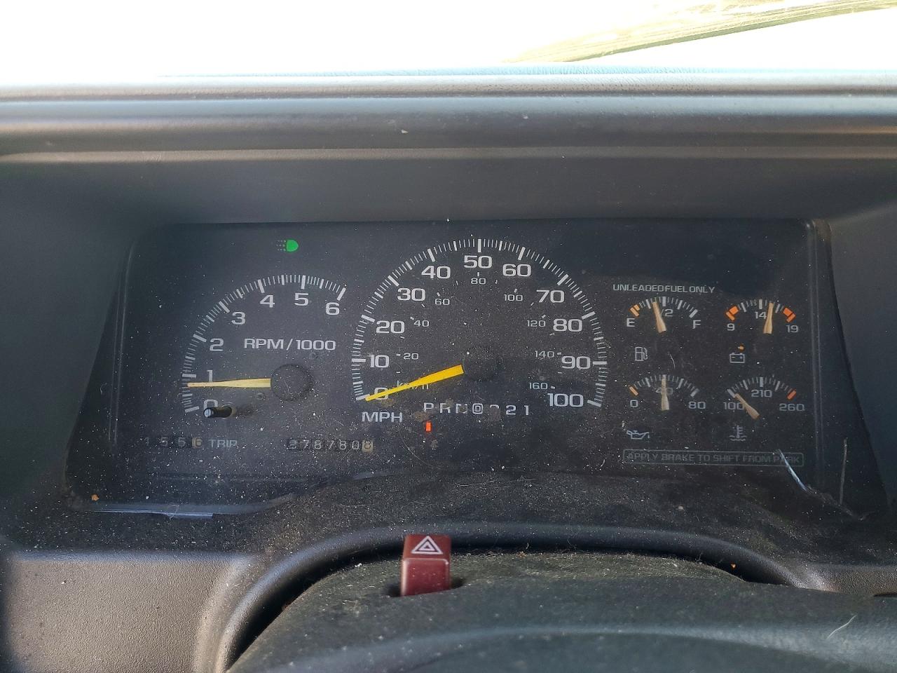 1999 Chevrolet Suburban K1500 Темно-бордовый vin: 3GNFK16R9XG194038