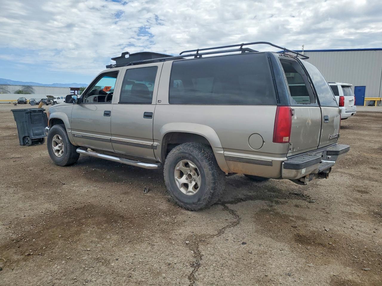 1999 Chevrolet Suburban K1500 Gold vin: 3GNFK16R9XG232416