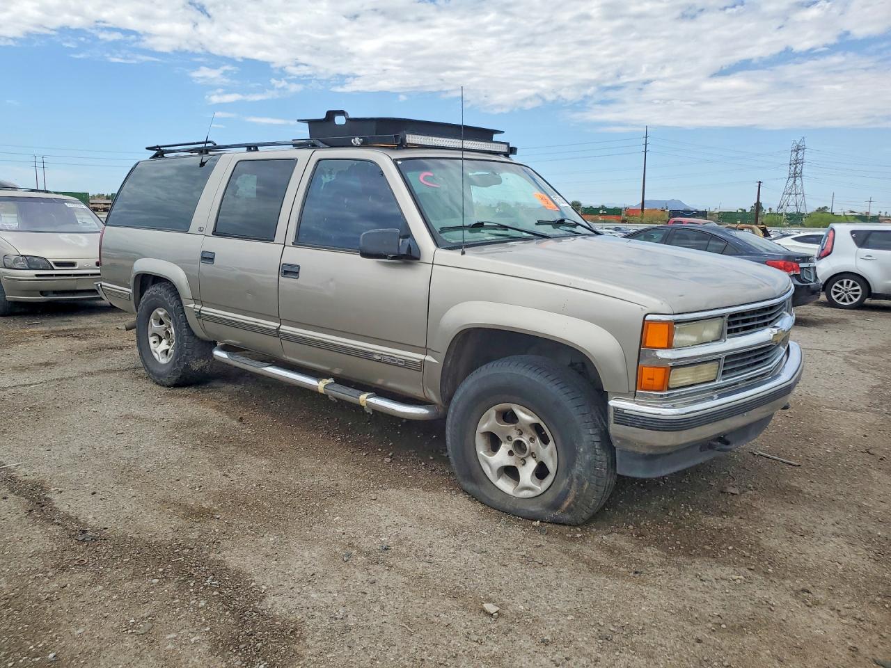 1999 Chevrolet Suburban K1500 Gold vin: 3GNFK16R9XG232416