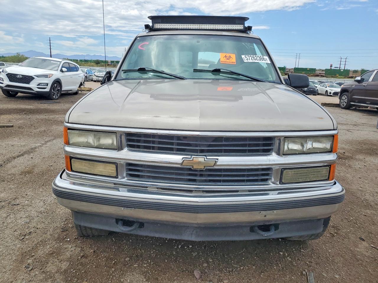 1999 Chevrolet Suburban K1500 Gold vin: 3GNFK16R9XG232416