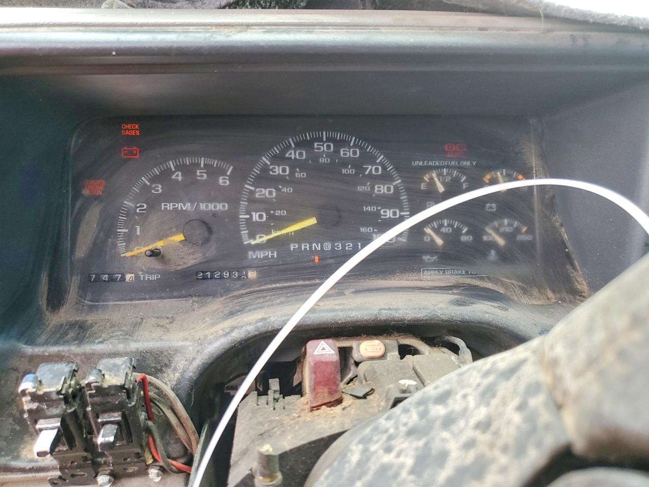 1999 Chevrolet Suburban K1500 Gold vin: 3GNFK16R9XG232416