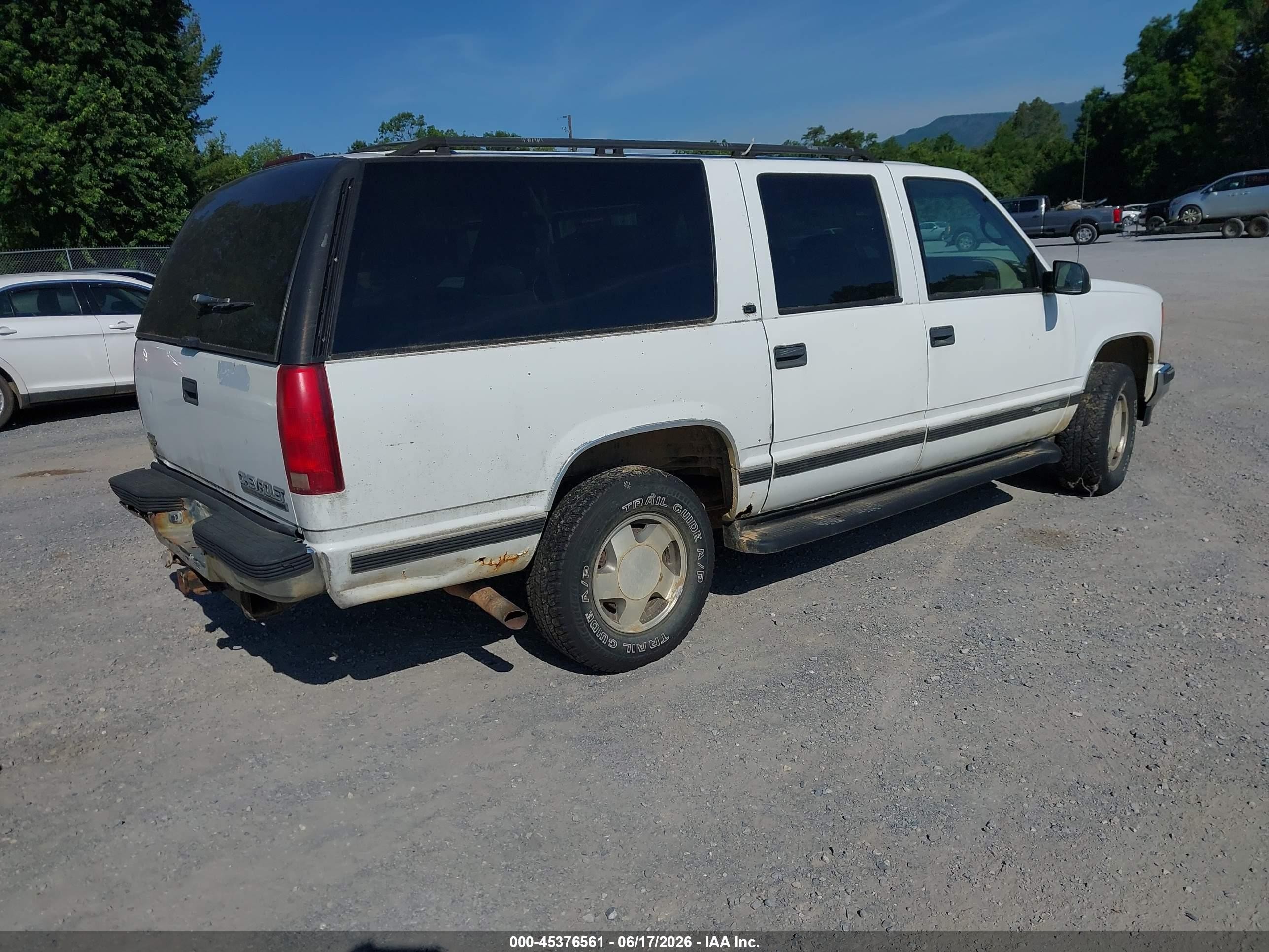 1997 Chevrolet Suburban 1500   White vin: 3GNFK16RXVG182168
