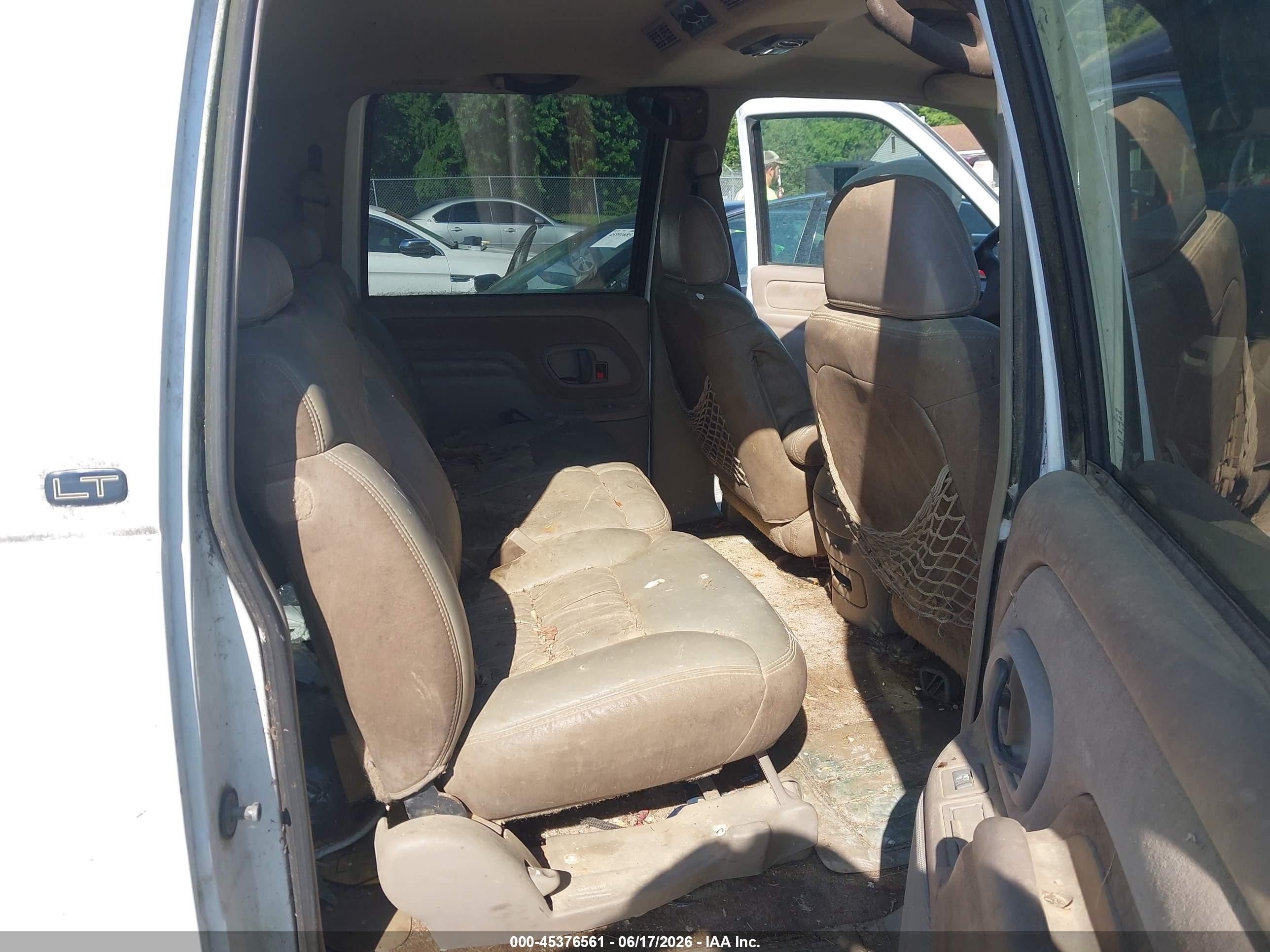 1997 Chevrolet Suburban 1500   White vin: 3GNFK16RXVG182168