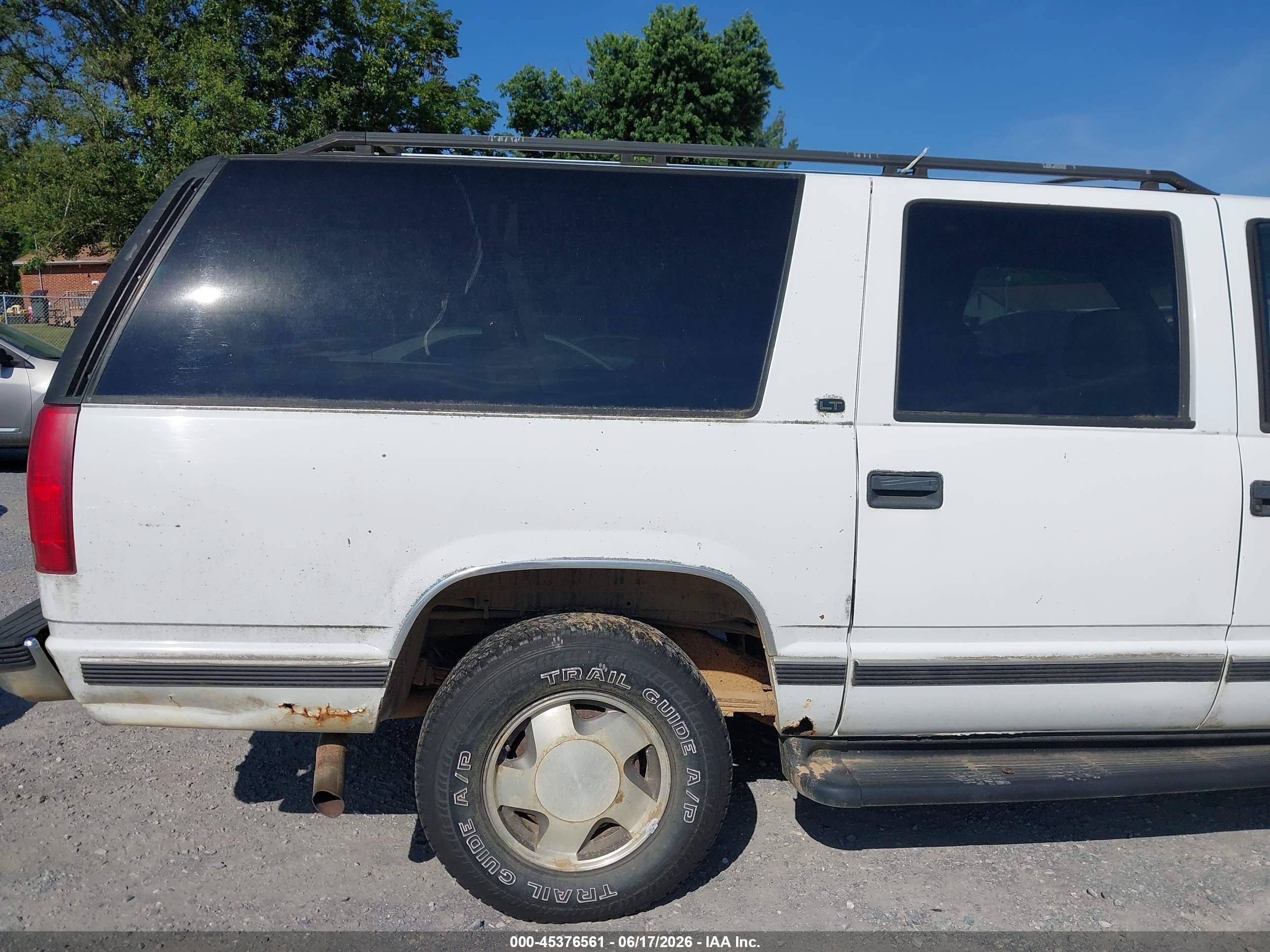 1997 Chevrolet Suburban 1500   White vin: 3GNFK16RXVG182168