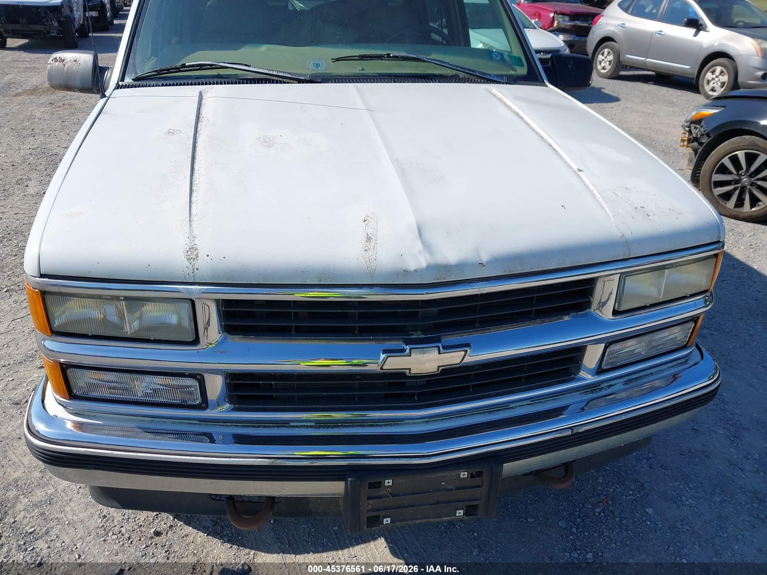 1997 Chevrolet Suburban 1500   White vin: 3GNFK16RXVG182168