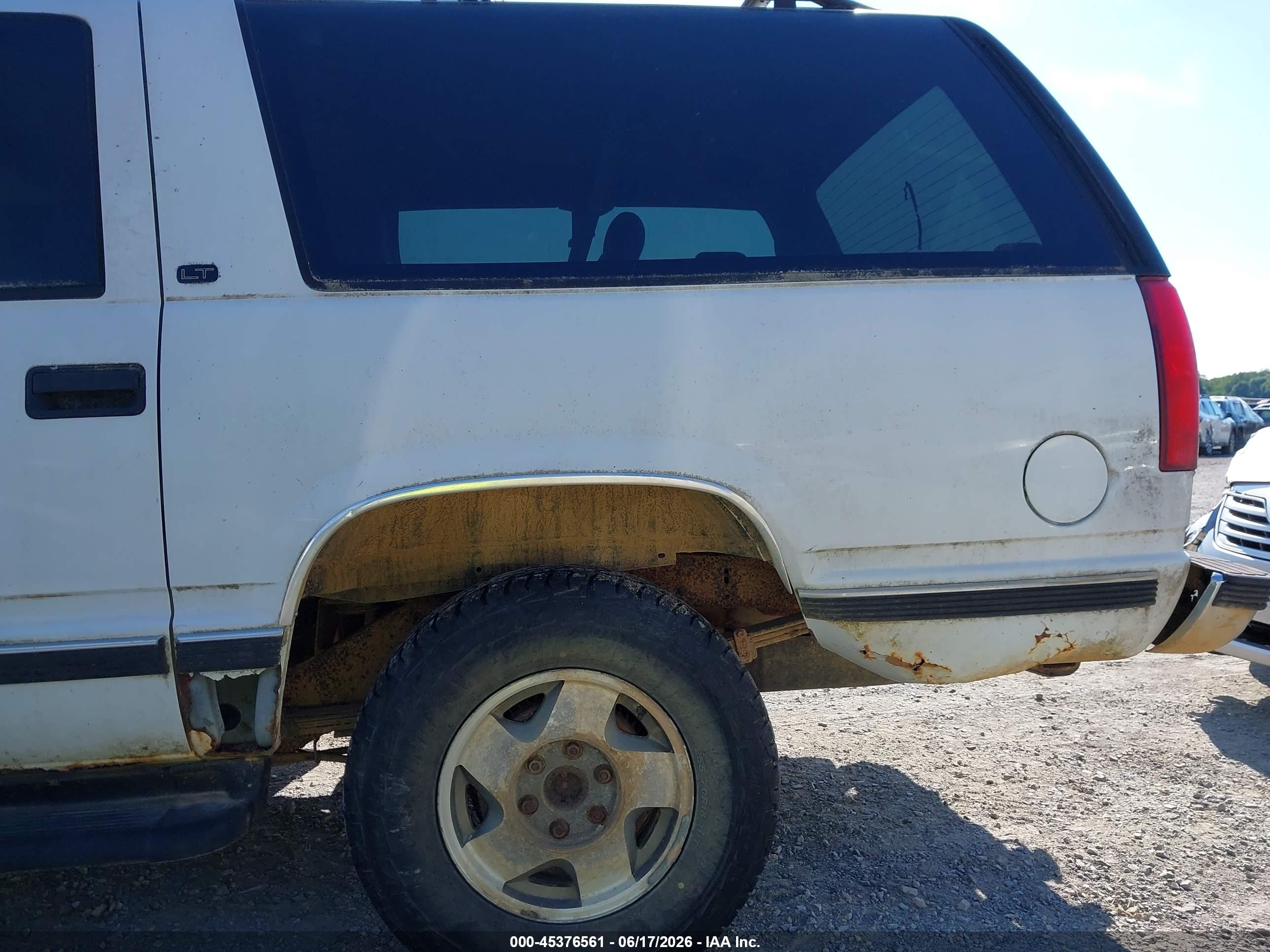 1997 Chevrolet Suburban 1500   White vin: 3GNFK16RXVG182168