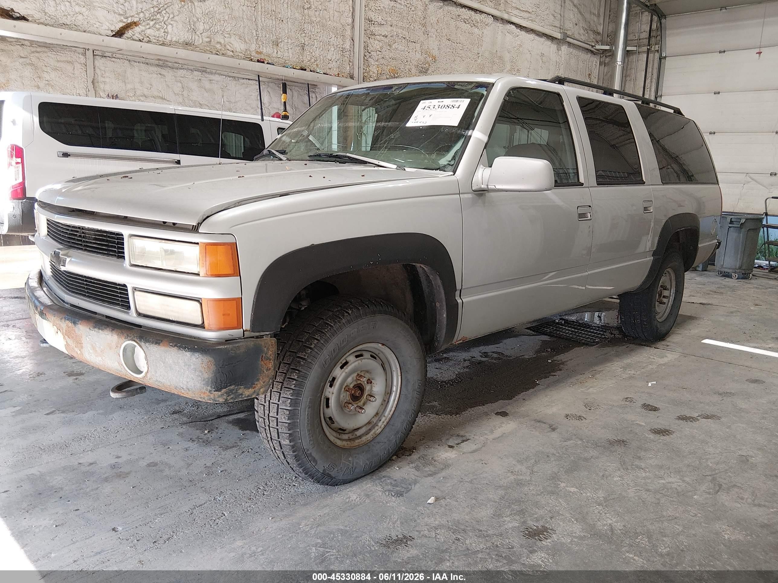 1997 Chevrolet Suburban 1500   Серебряный vin: 3GNFK16RXVG186348