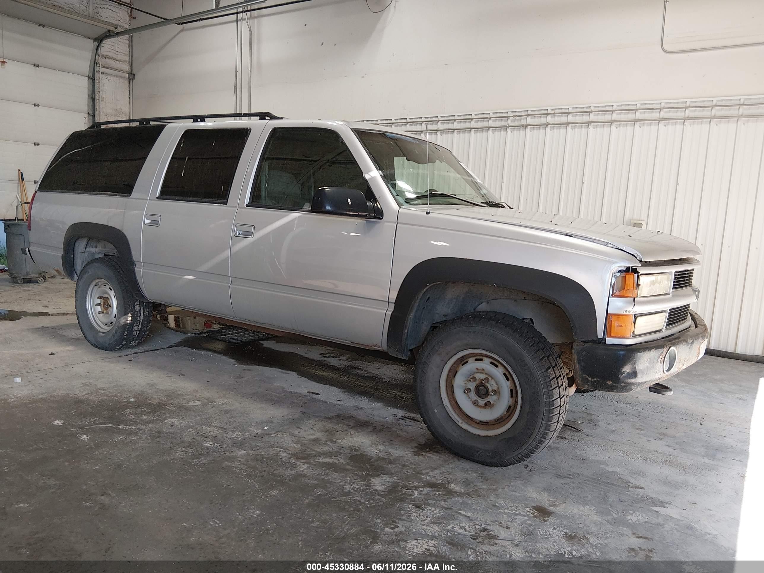 1997 Chevrolet Suburban 1500   Silver vin: 3GNFK16RXVG186348