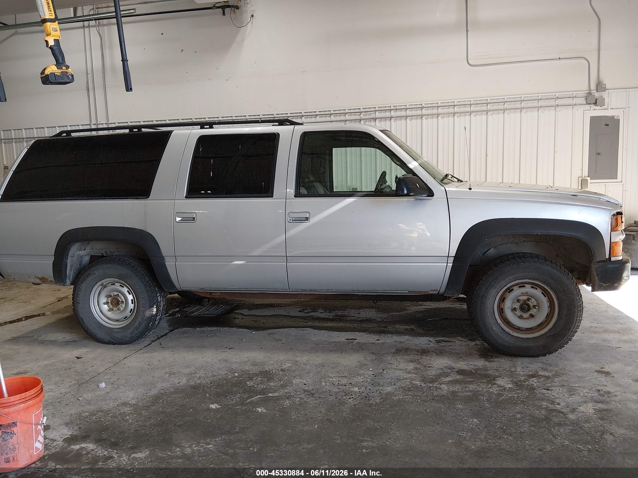 1997 Chevrolet Suburban 1500   Серебряный vin: 3GNFK16RXVG186348