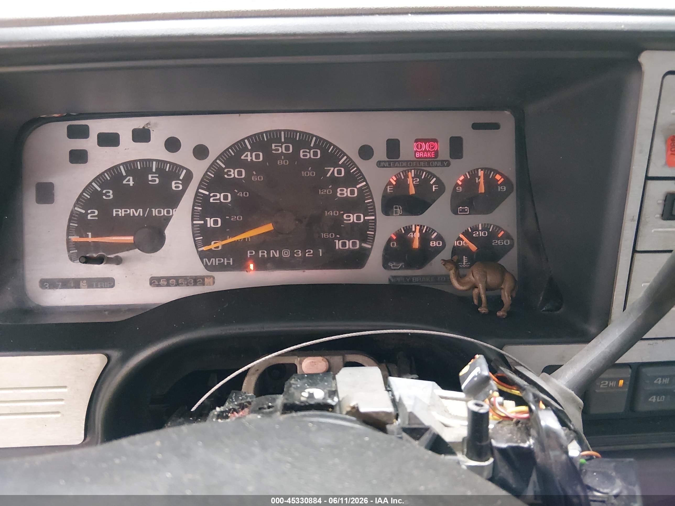 1997 Chevrolet Suburban 1500   Серебряный vin: 3GNFK16RXVG186348