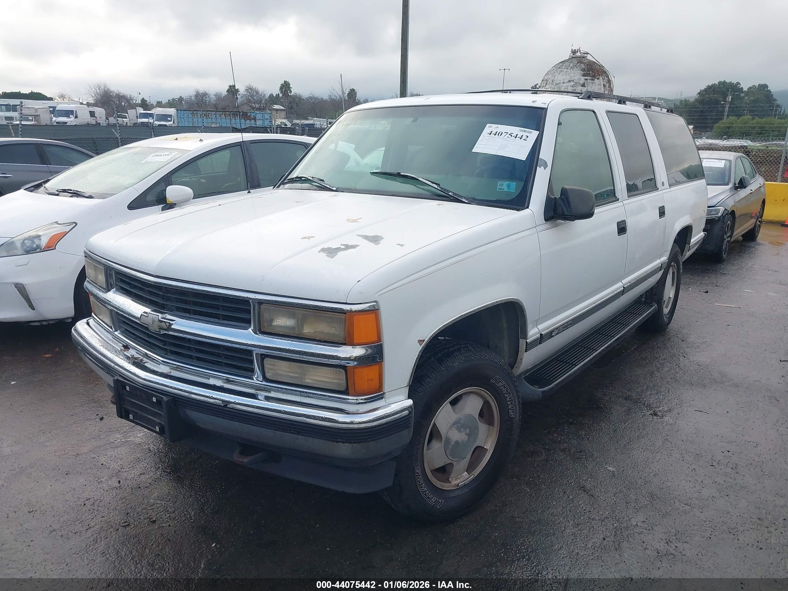 1997 Chevrolet Suburban 1500   Белый vin: 3GNFK16RXVG195020