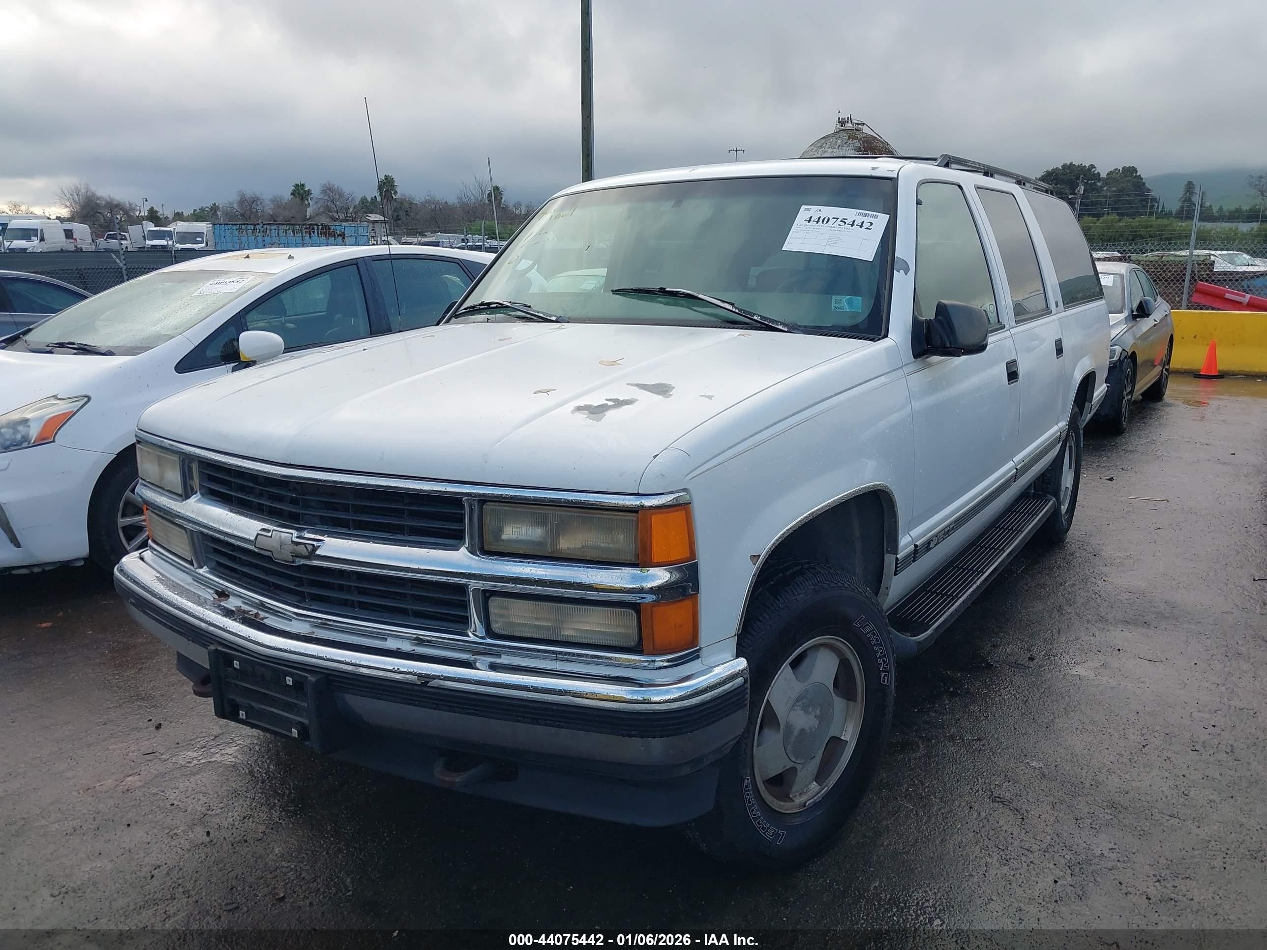 1997 Chevrolet Suburban 1500   Белый vin: 3GNFK16RXVG195020