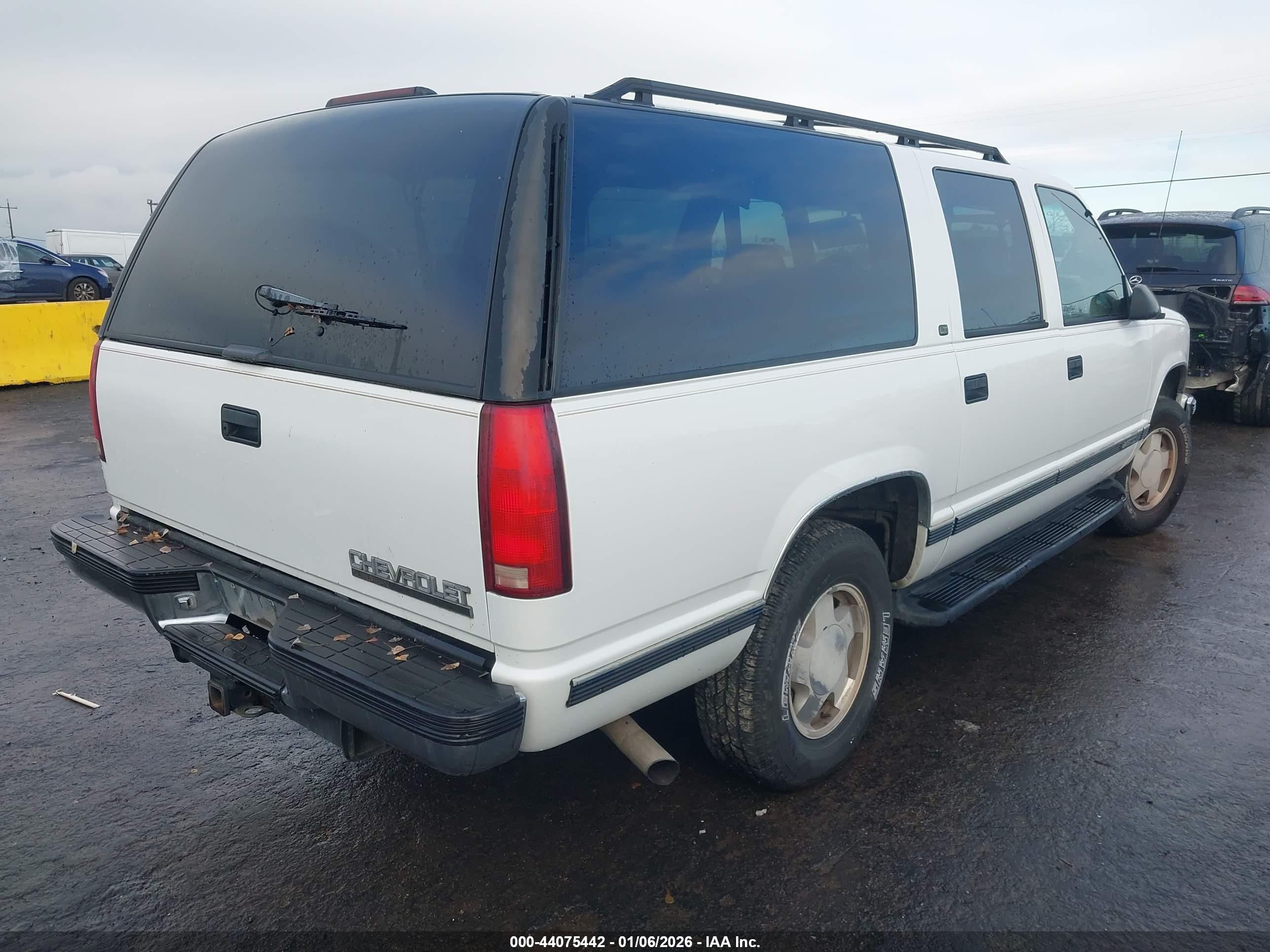 1997 Chevrolet Suburban 1500   Белый vin: 3GNFK16RXVG195020