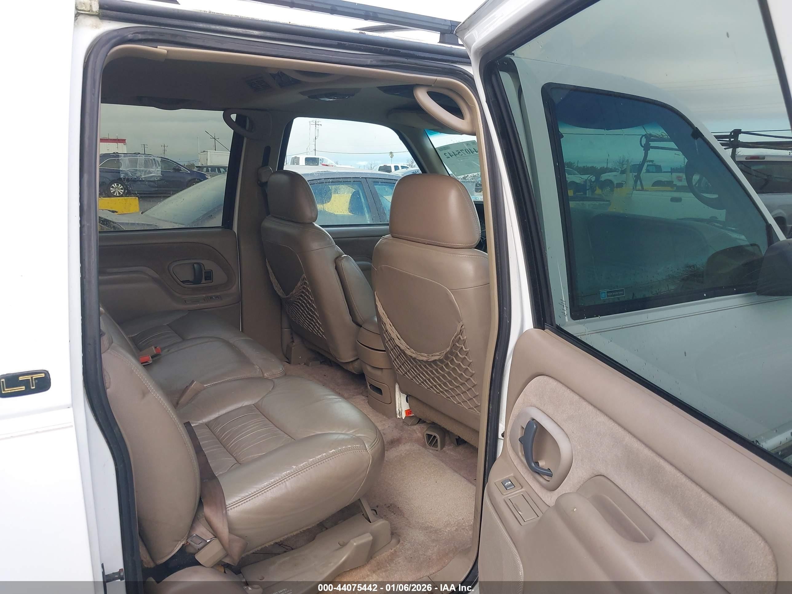 1997 Chevrolet Suburban 1500   Белый vin: 3GNFK16RXVG195020