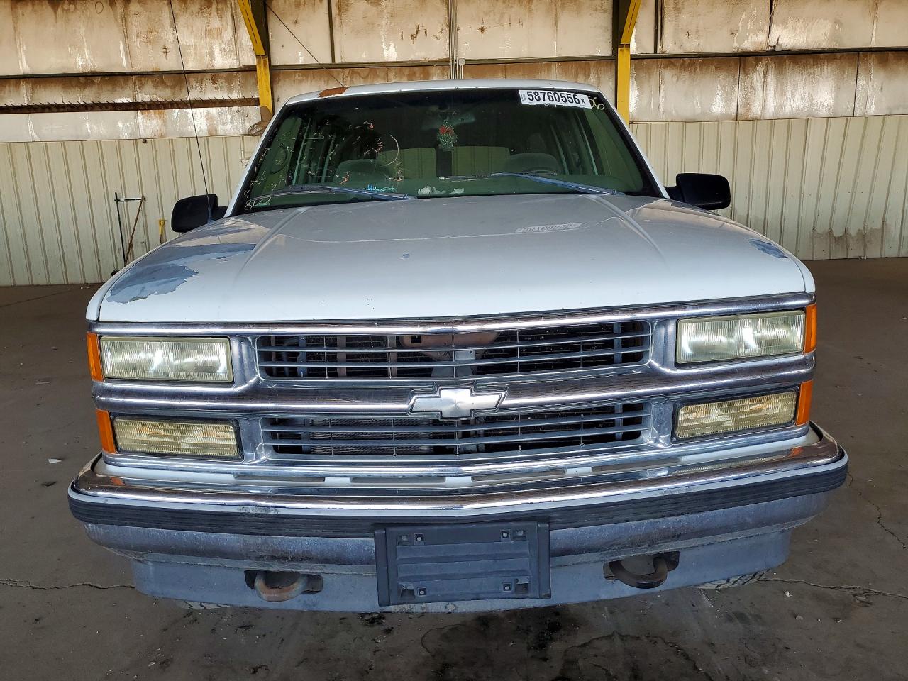 1998 Chevrolet Suburban K1500 White vin: 3GNFK16RXWG124160