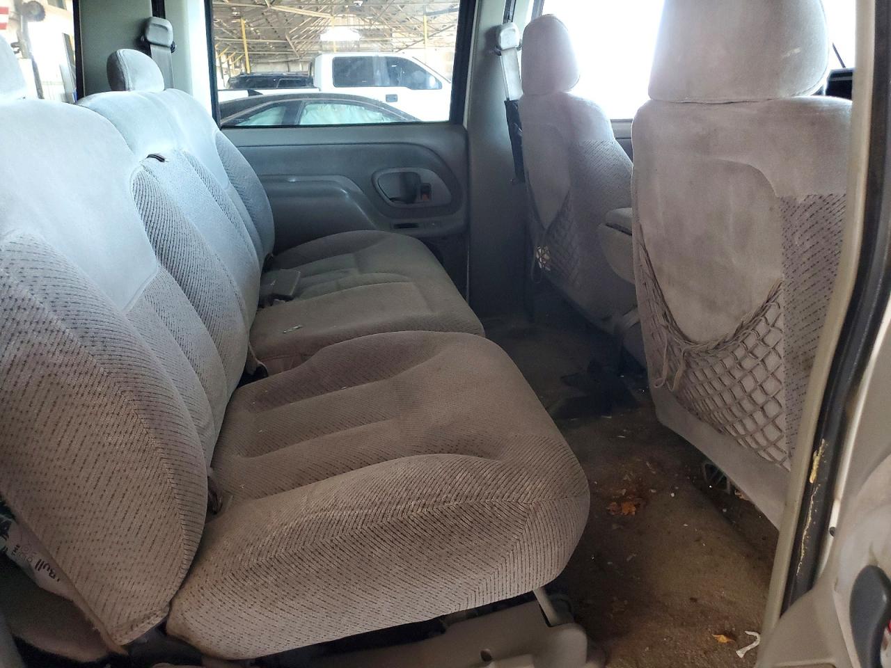 1998 Chevrolet Suburban K1500 White vin: 3GNFK16RXWG124160