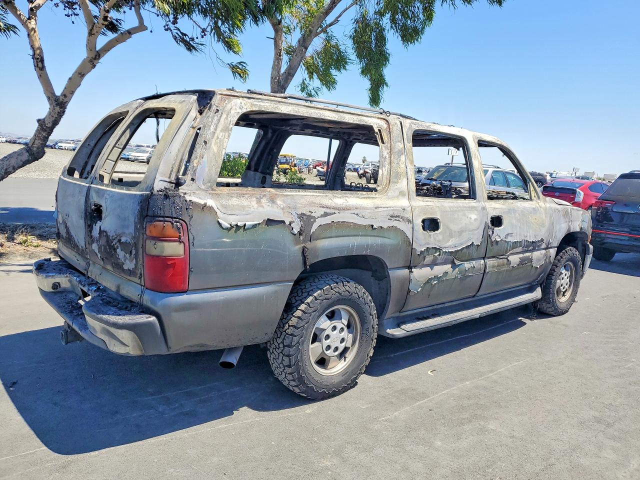 2001 Chevrolet Suburban K1500 Gray vin: 3GNFK16T01G205317