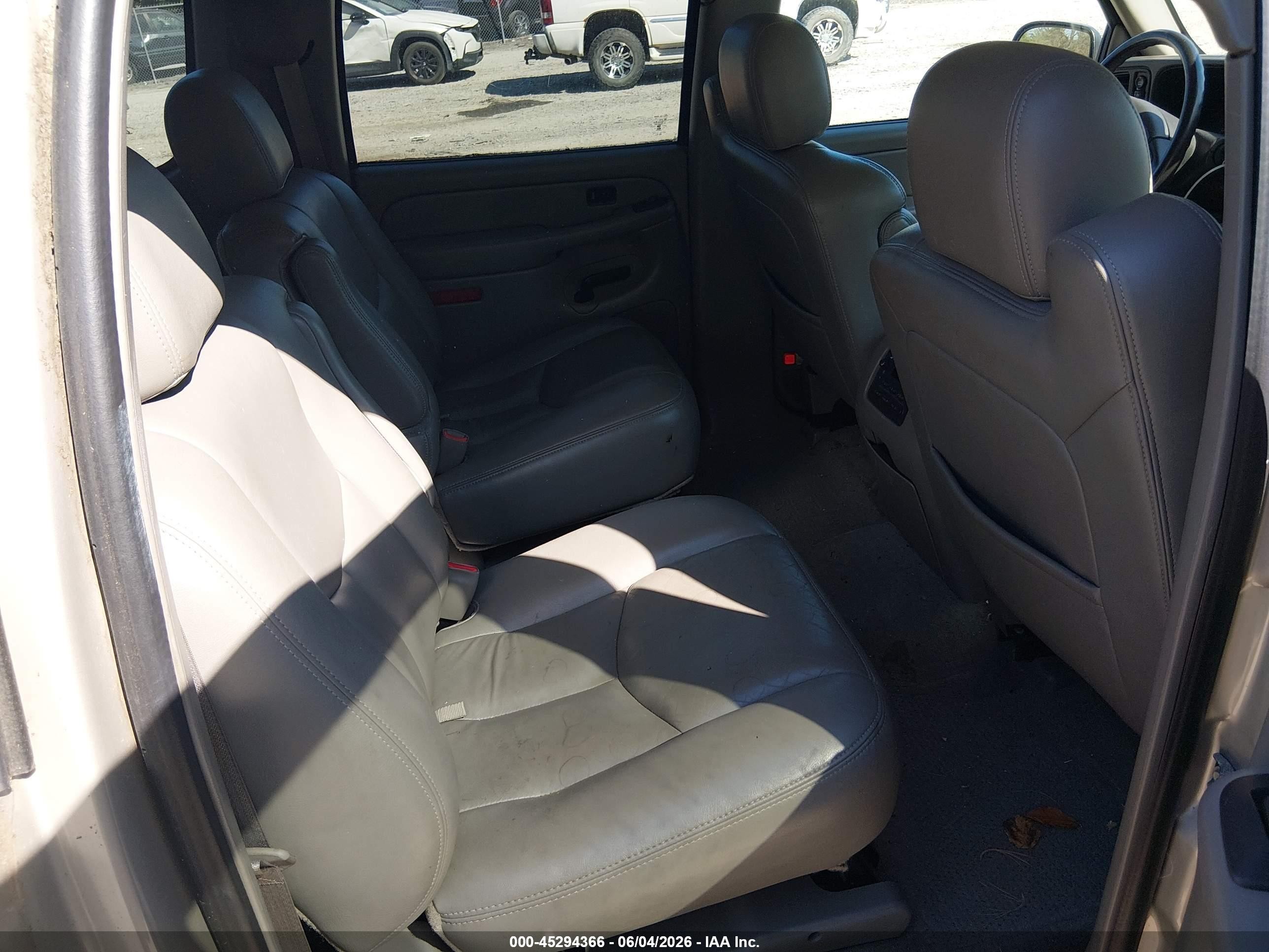 2004 Chevrolet Suburban 1500 Z71 Gray vin: 3GNFK16T04G326627