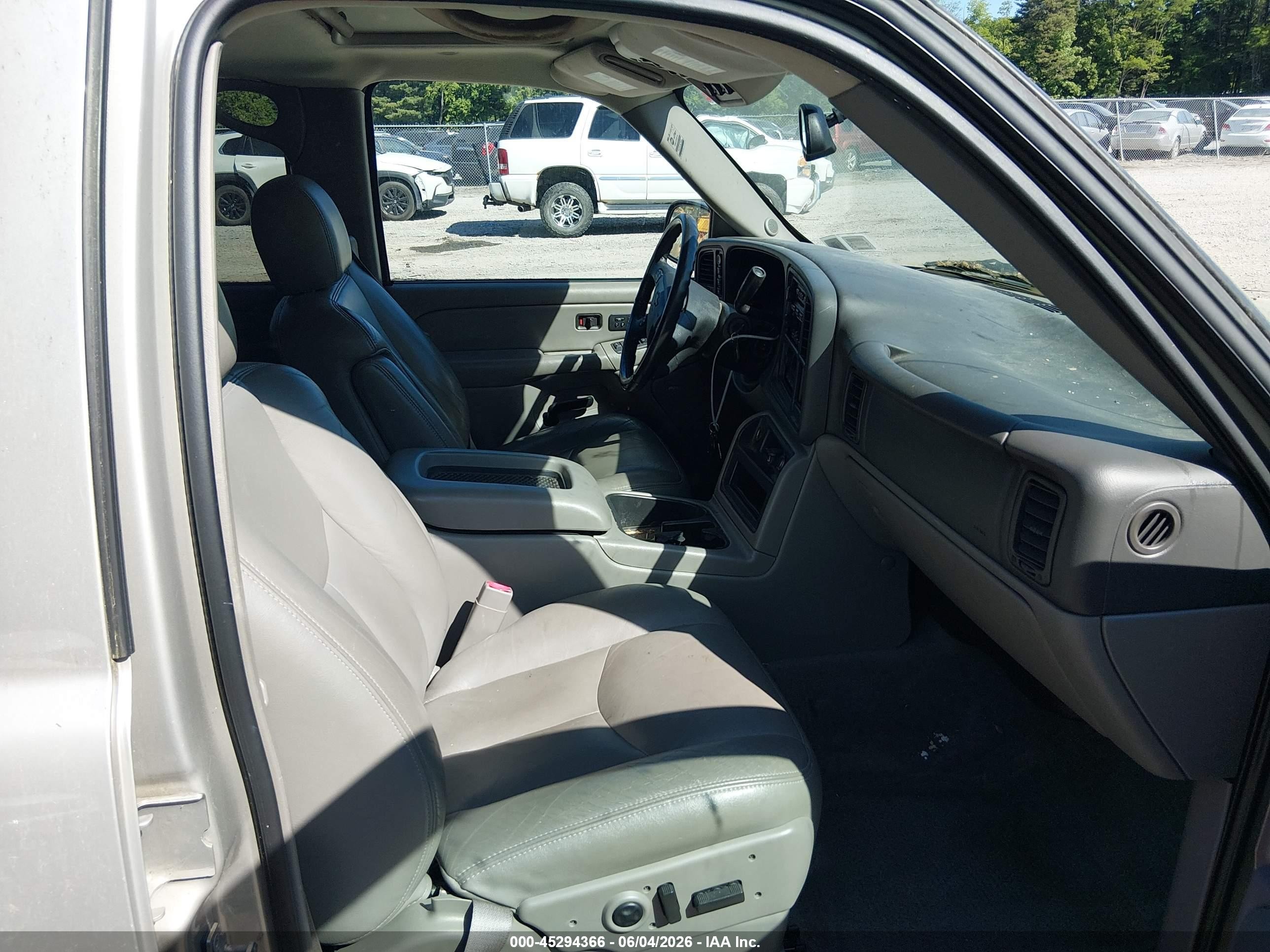 2004 Chevrolet Suburban 1500 Z71 Gray vin: 3GNFK16T04G326627