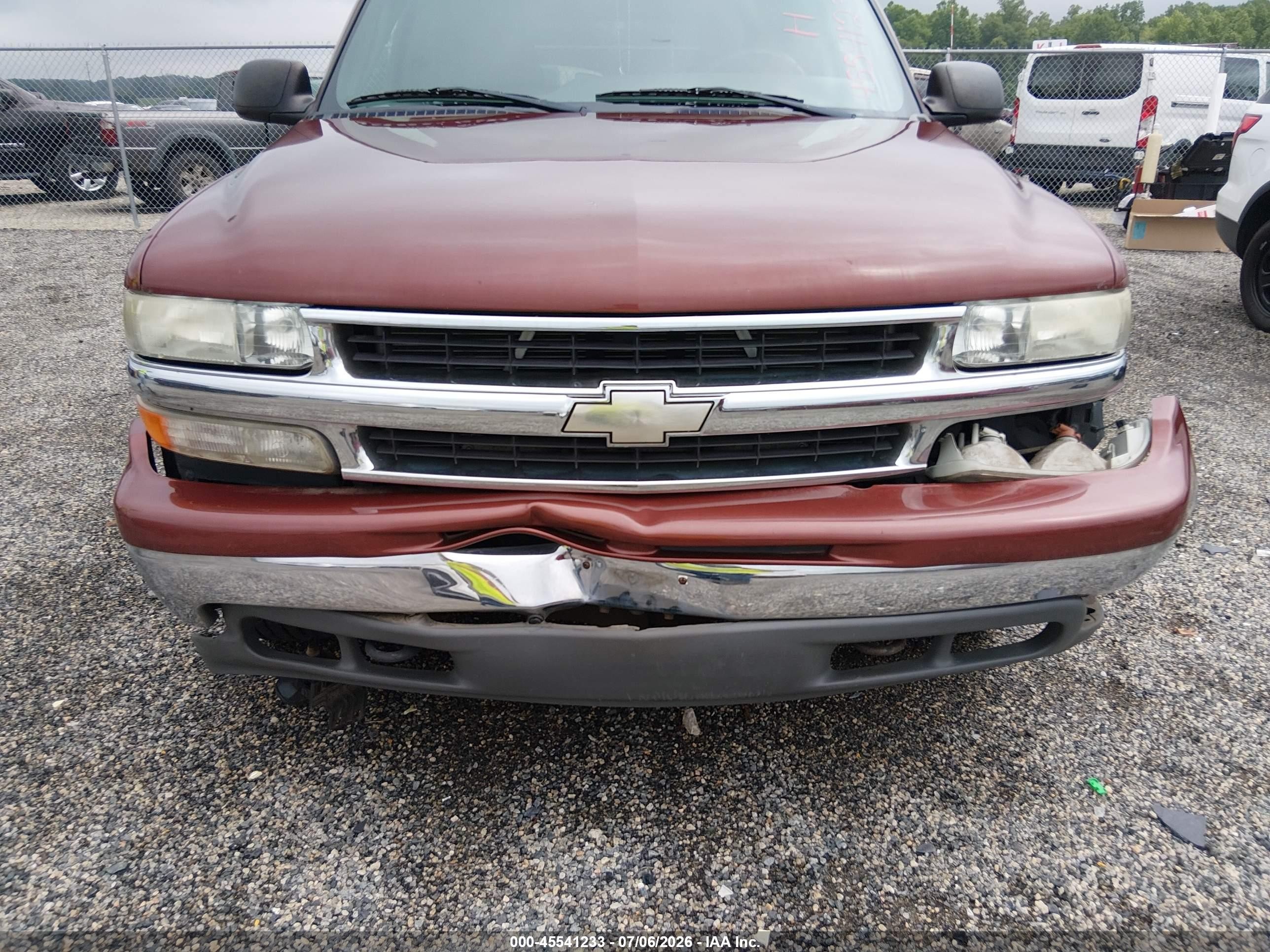 2000 Chevrolet Suburban K1500 Burgundy vin: 3GNFK16T0YG200385