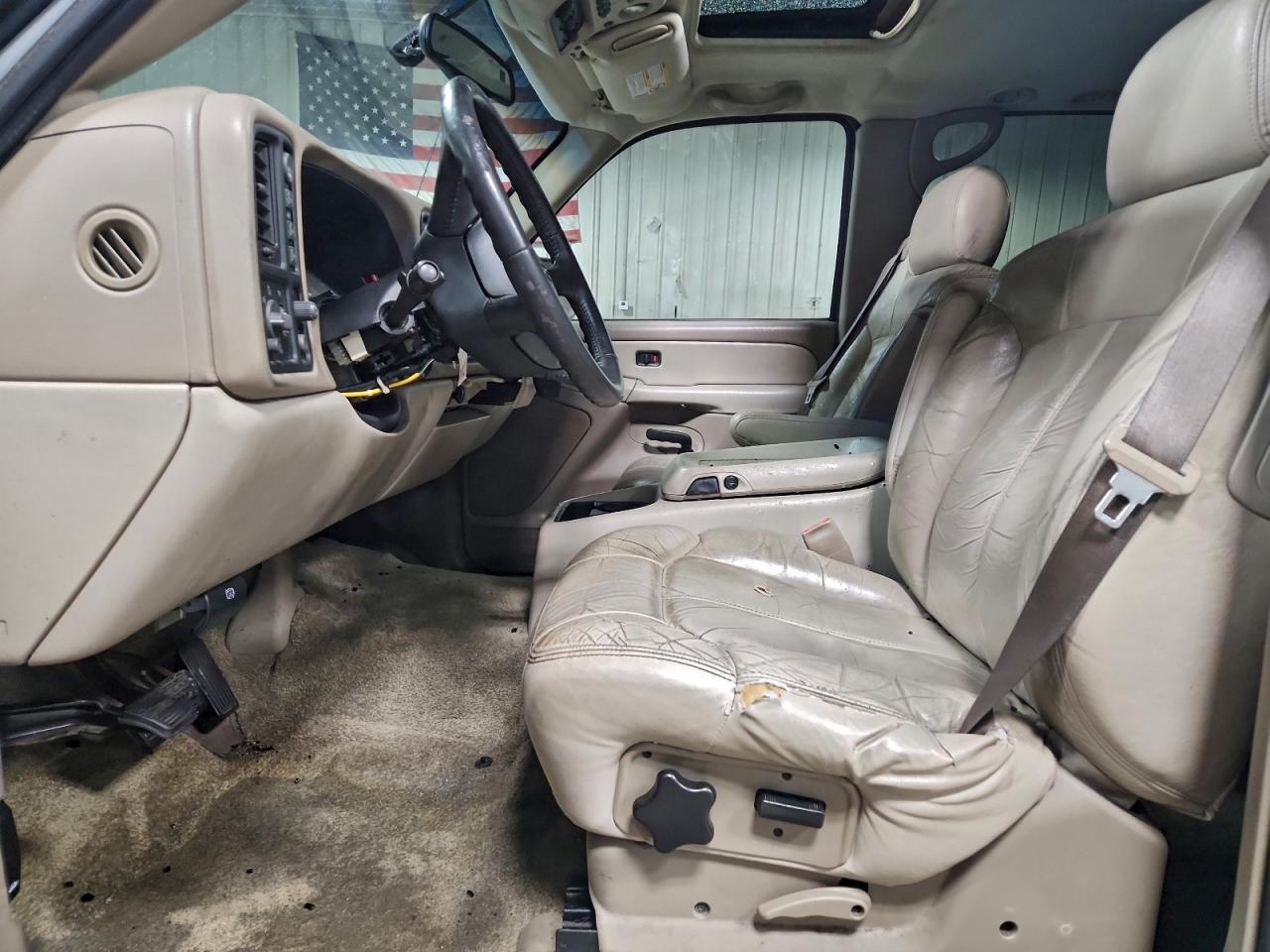 2001 Chevrolet Suburban K1500 White vin: 3GNFK16T11G150554
