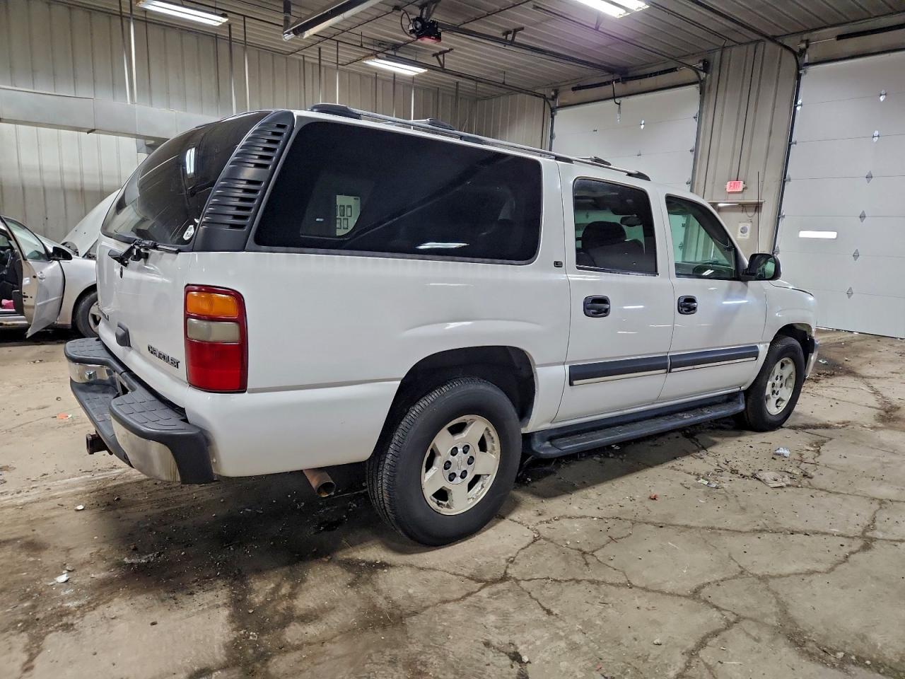 2001 Chevrolet Suburban K1500 White vin: 3GNFK16T11G150554