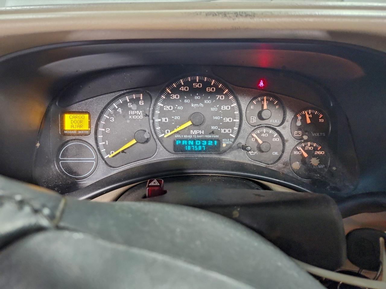 2001 Chevrolet Suburban K1500 White vin: 3GNFK16T11G150554