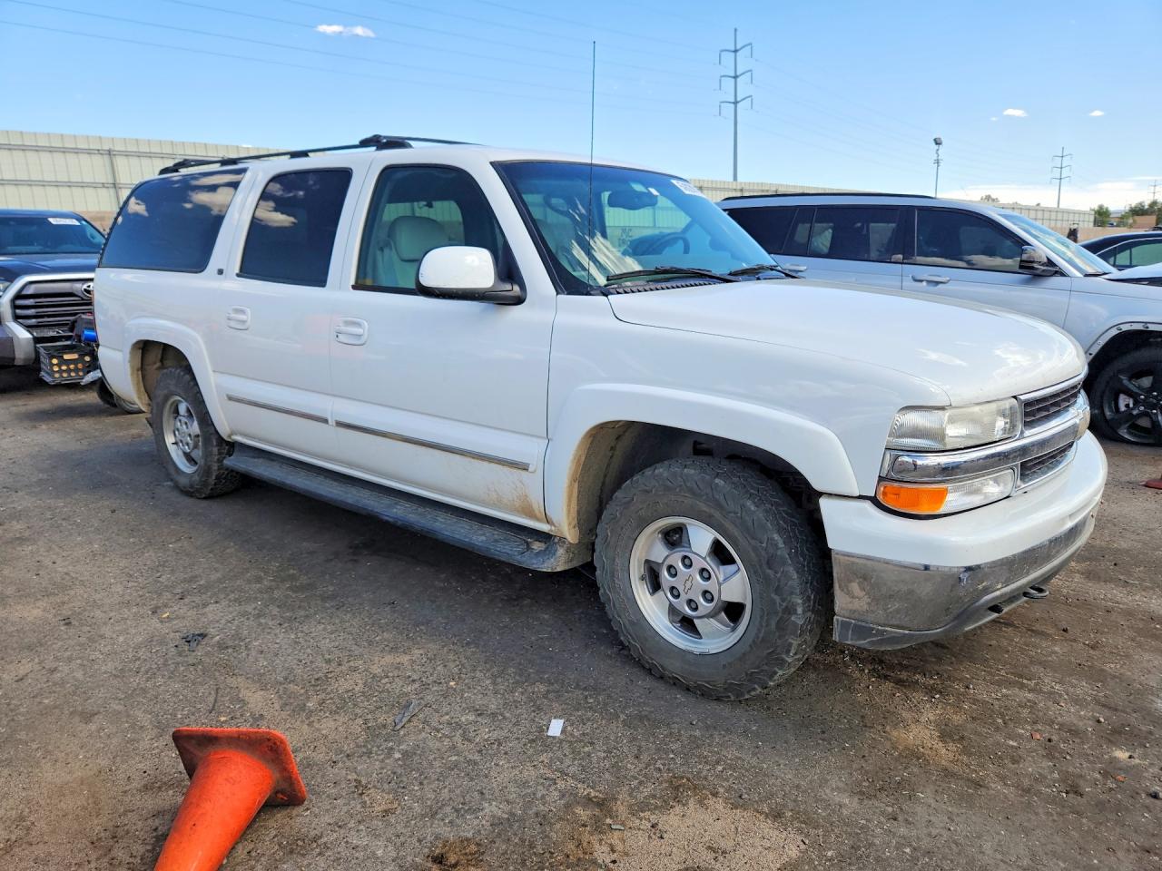 2001 Chevrolet Suburban White vin: 3GNFK16T11G179617