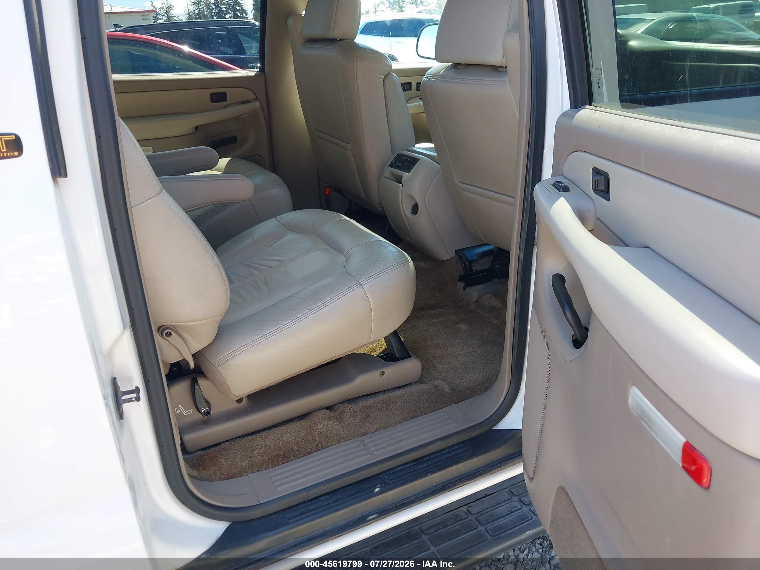 2001 Chevrolet Suburban 1500 Lt White vin: 3GNFK16T21G266426