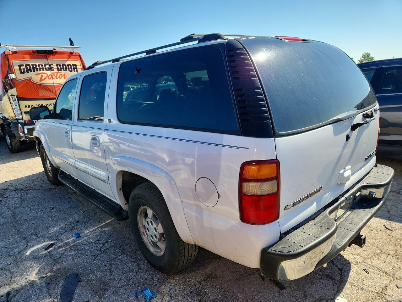 2001 Chevrolet Suburban K1500 Белый vin: 3GNFK16T31G260294
