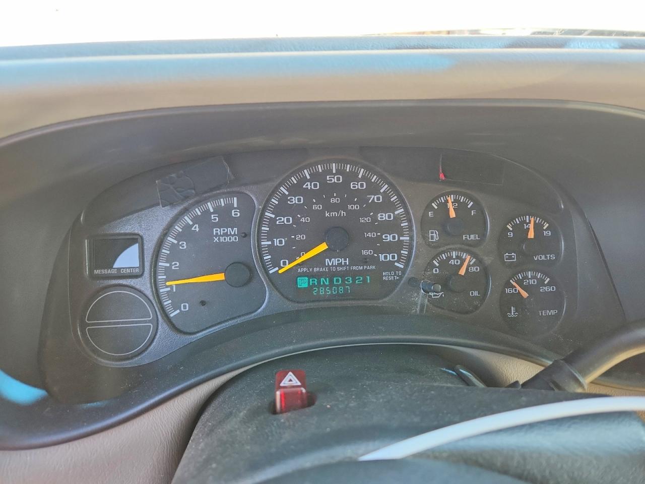 2001 Chevrolet Suburban K1500 Белый vin: 3GNFK16T31G260294