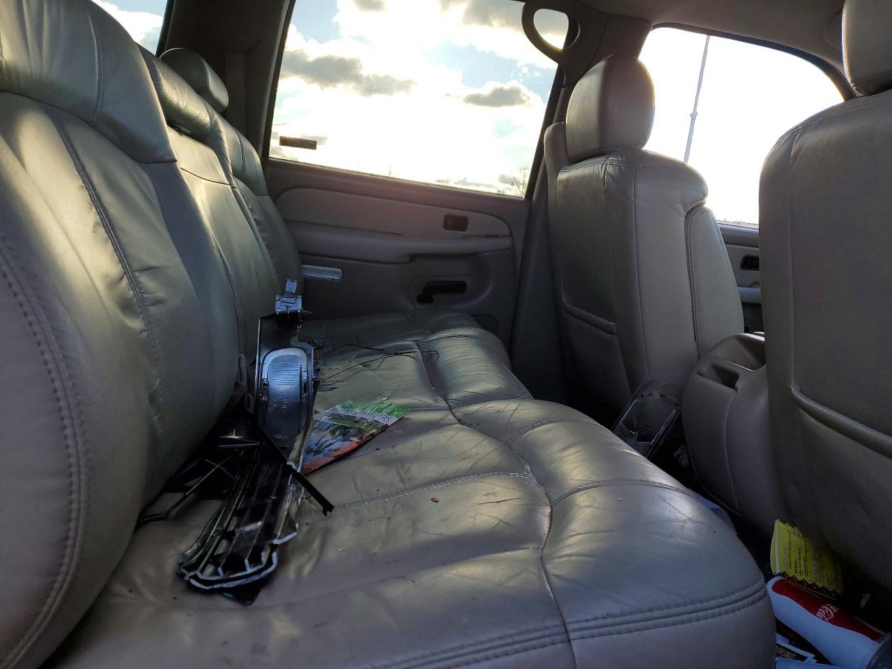 2001 Chevrolet Suburban K1500 Белый vin: 3GNFK16T31G270663