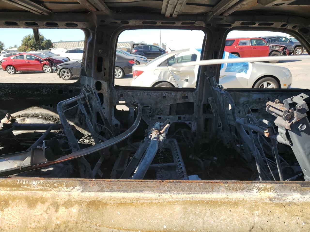 2000 Chevrolet Suburban Серебряный vin: 3GNFK16T4YG124864