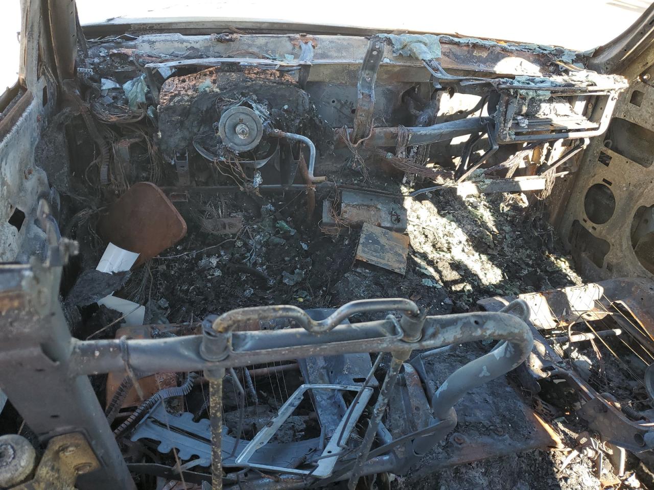 2000 Chevrolet Suburban Серебряный vin: 3GNFK16T4YG124864