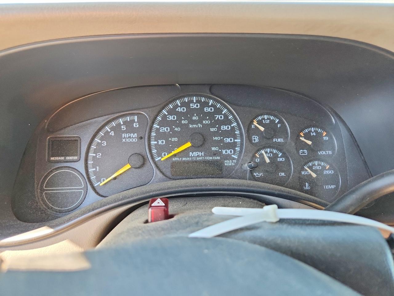 2000 Chevrolet Suburban K1500 Желто-коричневый vin: 3GNFK16T5YG151958