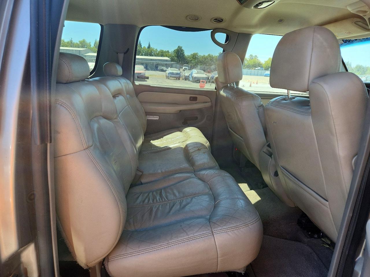 2000 Chevrolet Suburban K1500 Желто-коричневый vin: 3GNFK16T5YG151958