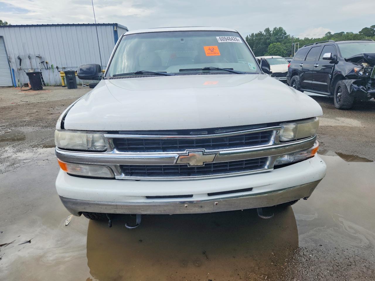 2001 Chevrolet Suburban K1500 White vin: 3GNFK16T61G228066