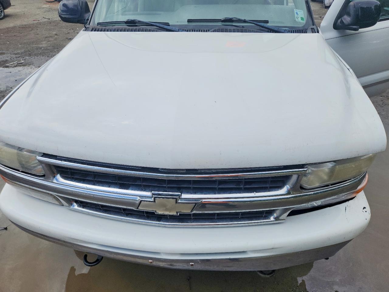 2001 Chevrolet Suburban K1500 White vin: 3GNFK16T61G228066